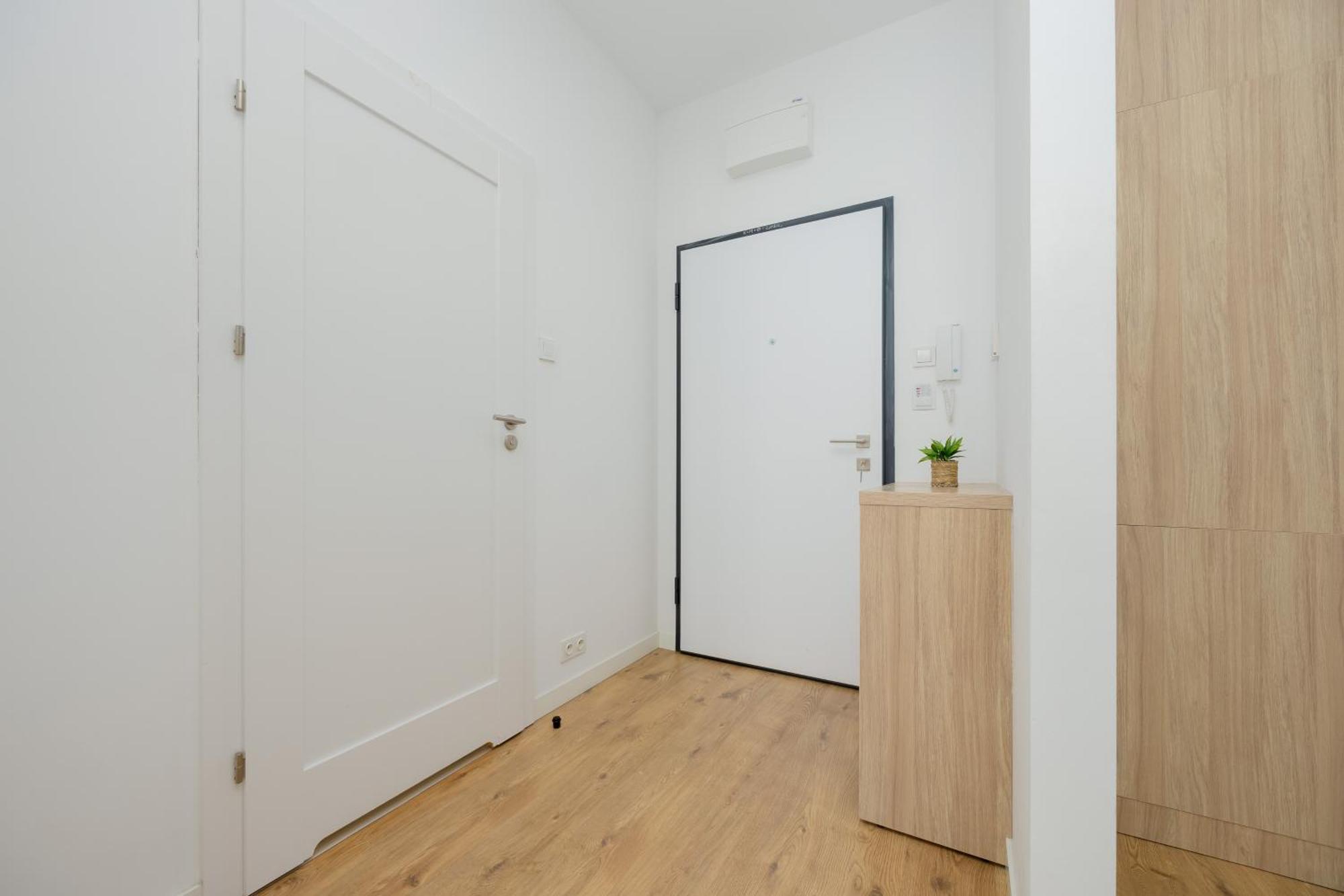 Wola Pet-friendly With Ac Slawinska By Renters Apartmán